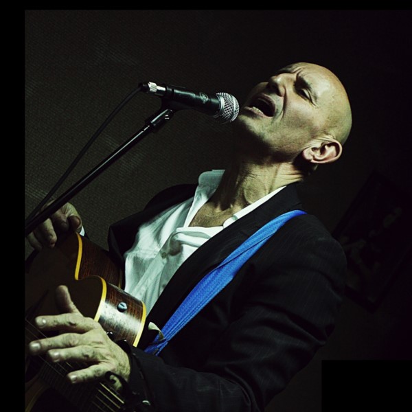 Nicky Rubin — британський співак, композитор і ведучий Speaking Club у SARGOI