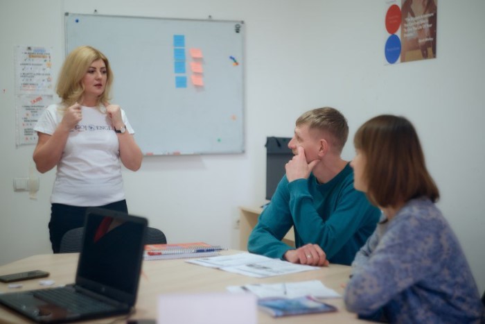 Більше ніж навчання: розмовні курси англійської для дорослих у Києві в середовищі однодумців