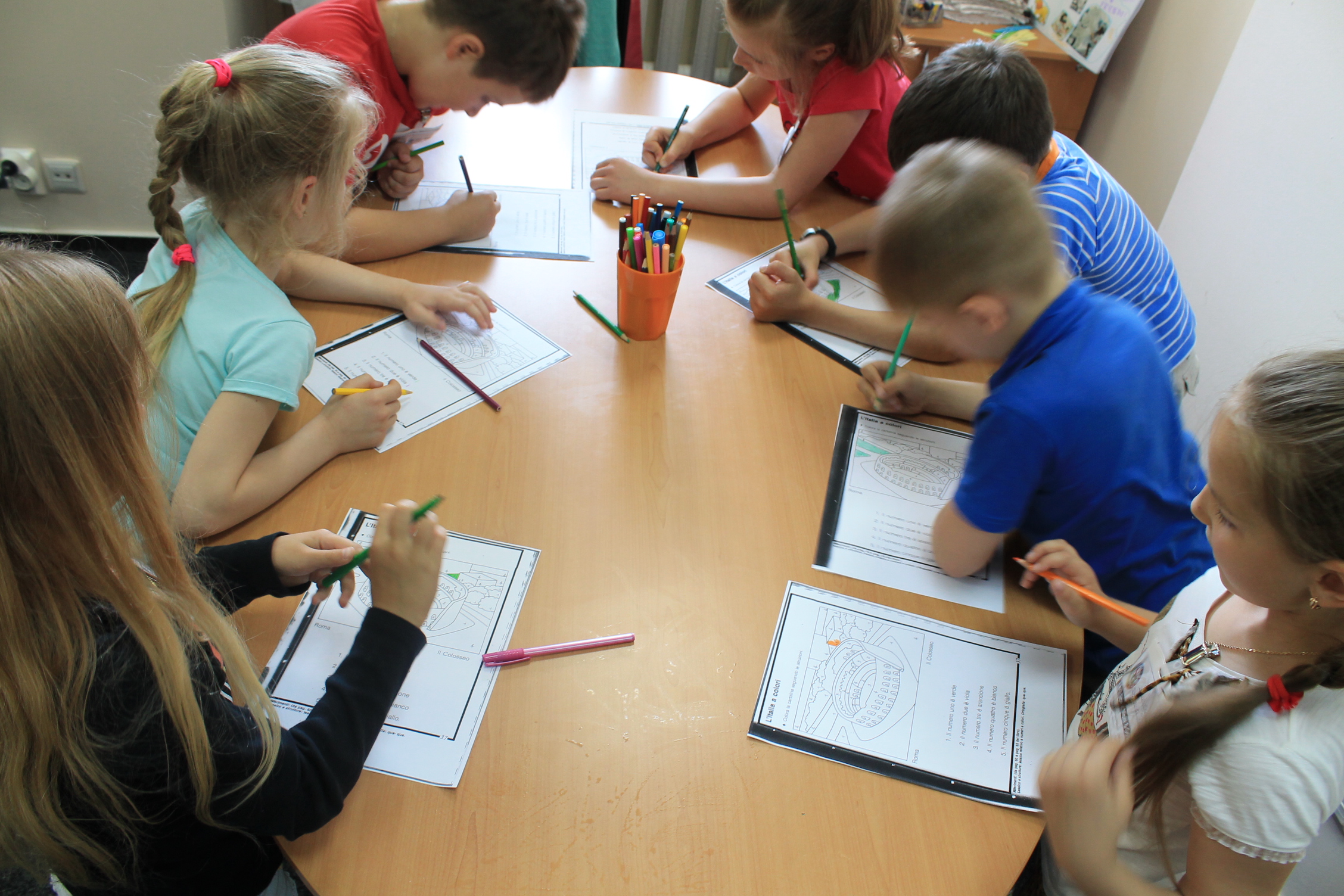 заняття згідно програми, консультації з викладачем, speaking clubs, підготовка до міжнародних іспитів